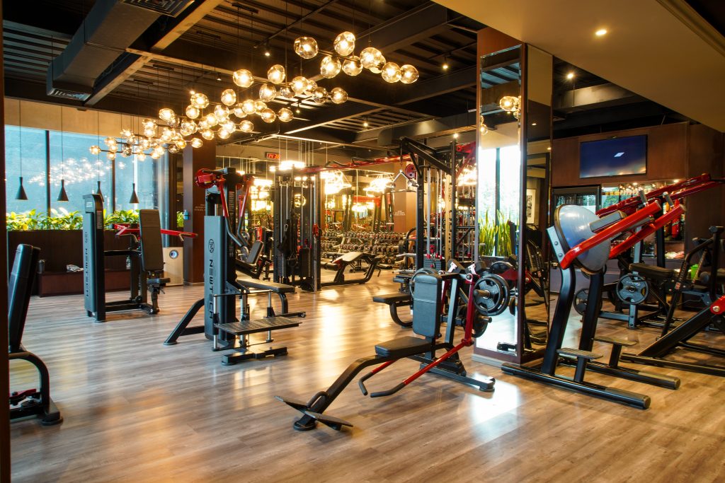 Gym untuk bodybuilding di Jakarta Selatan dengan personal trainer (PT) atlet