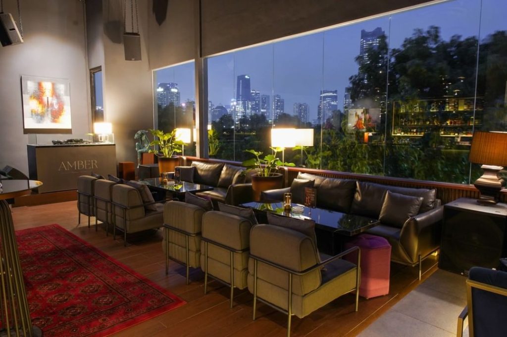 rooftop bar estetik di jakarta