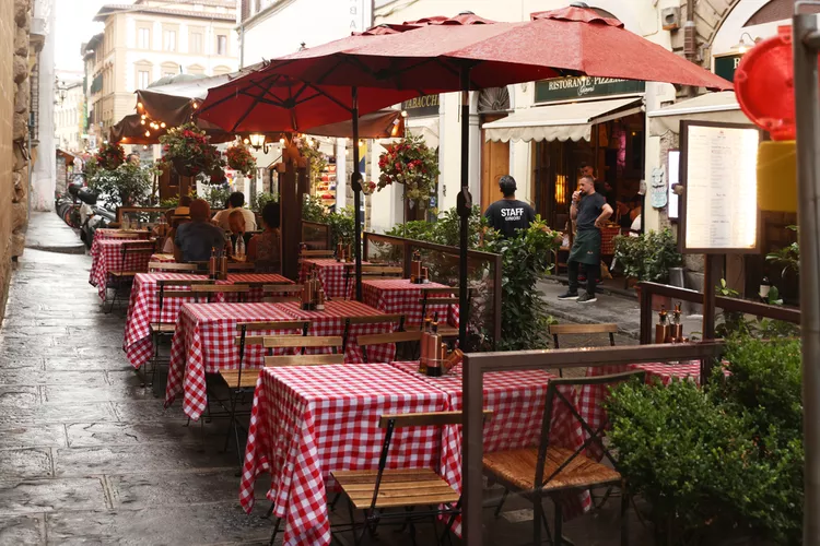 Suasana restoran makanan khas italia di negaranya