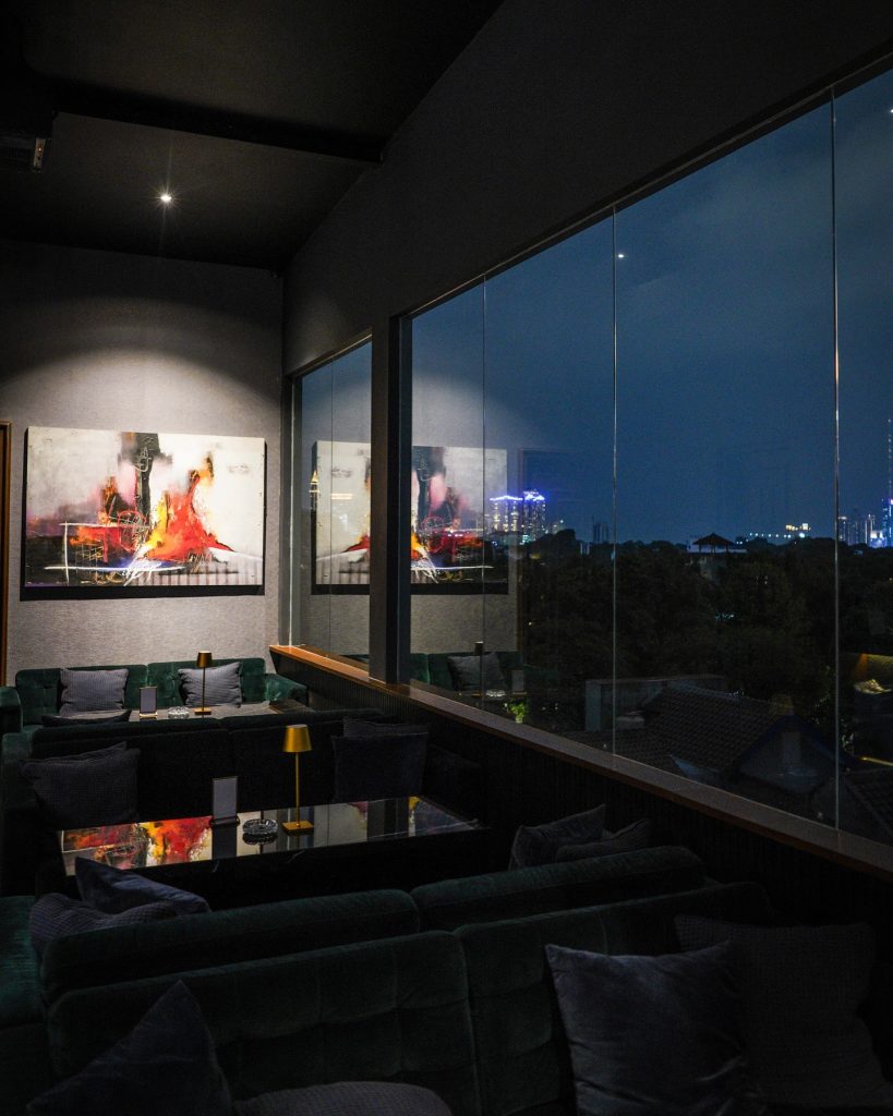 bar estetik di jaksel Amber Rooftop Lounge by LDS Group